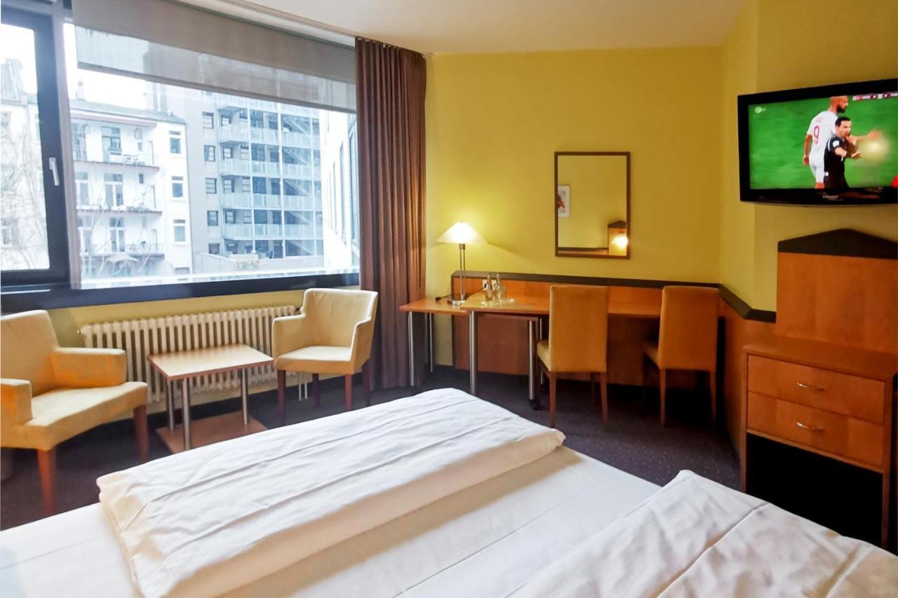 Plaza Hotel&living Frankfurt 3*
