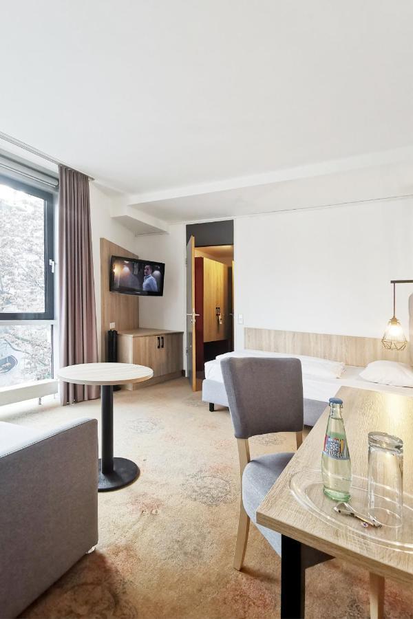 Hotel Plaza Hotel&living Frankfurt 3*