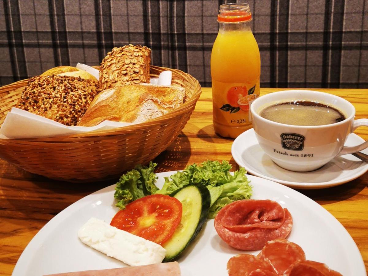 Plaza Hotel&living Frankfurt