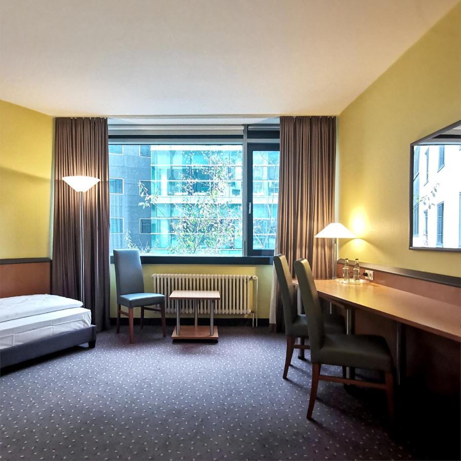 Plaza Hotel&living Frankfurt Hotel 3*