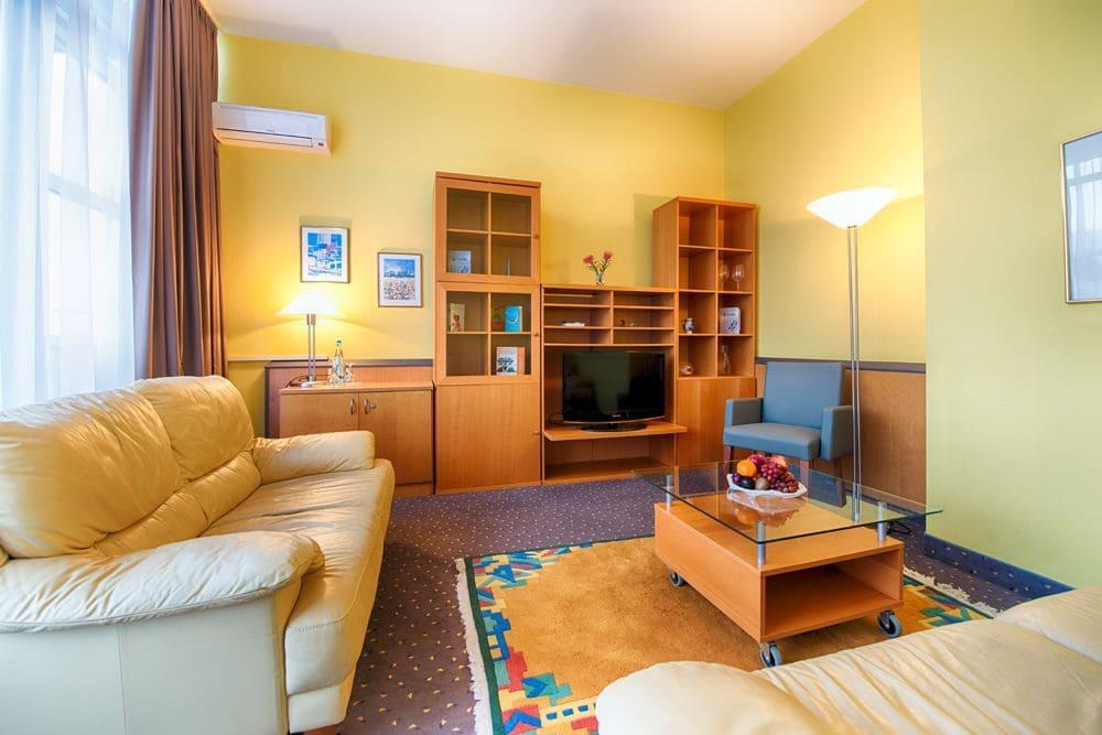 Plaza Hotel&living Frankfurt 3*